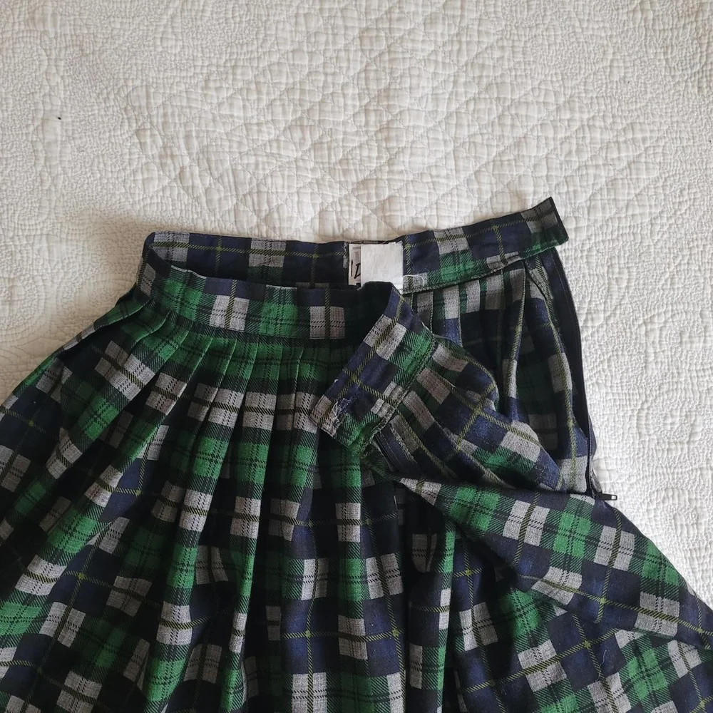 True Vintage Plaid Flare Skirt - Picture 10 of 10